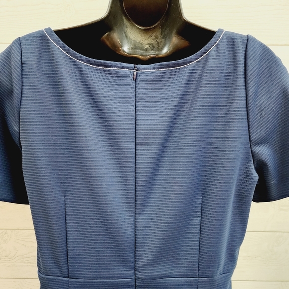 Piazza Sempione Shift Dress - Picture 7 of 10